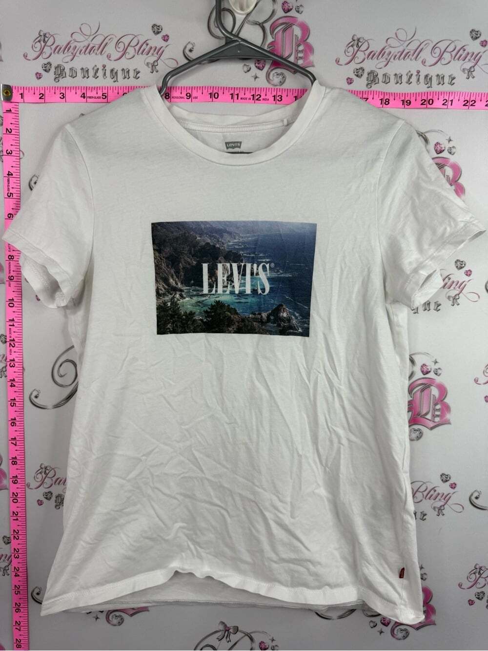 Levi's tshirt beach theme ocean White Scenic Graphic Crewneck Tee